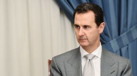 صحيفة الغارديان تكشف تفاصيل حياة الأسد في موسكو.. والسوريون يسخرون!