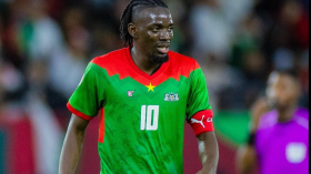 لجنة الانضباط تعاقب قائد “الخيول” بسبب تصريحاته عقب مباراة الجزائر