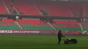 بالفيديو.. حالة الملعب الذي يحتضن لقاء الجزائر والسودان