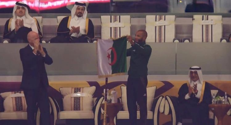 Yacine Brahimi met à l’honneur le Drapeau Algérien (vidéo)