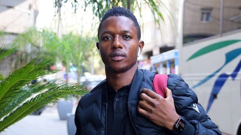 مدرب الكاميرون يستنجد بِلاعب من البطولة الجزائرية