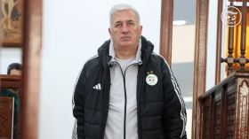 بيتكوفيتش يريد مزاحمة بلماضي وكرمالي لترك بصمة في “الكان”