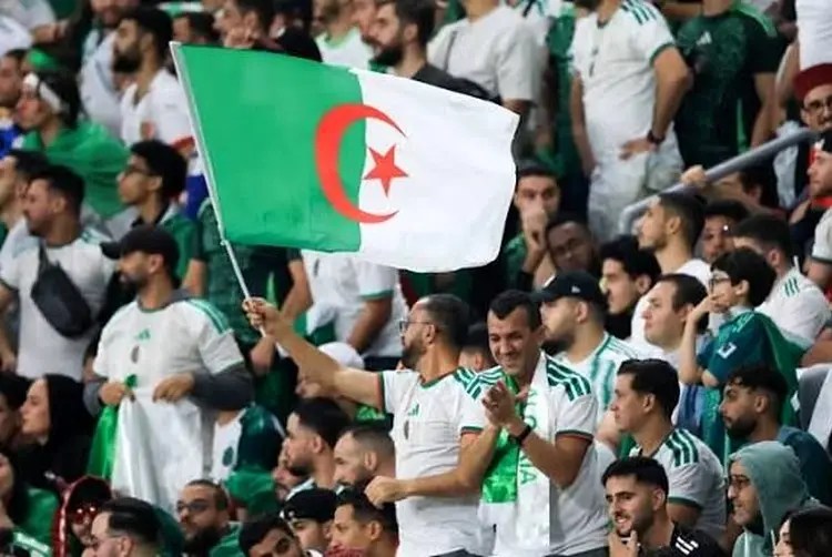 Les supporters algériens à fond avec les Verts