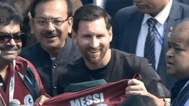 بالفيديو.. فوضى وأعمال شغب خلال زيارة ميسي إلى الهند