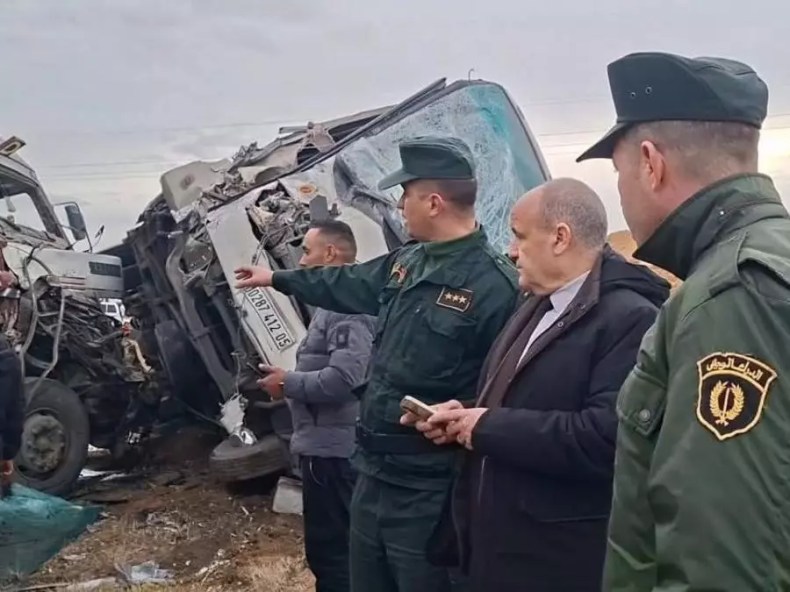 Batna: 17 blessés dans une collision entre un bus et un camion à Barika