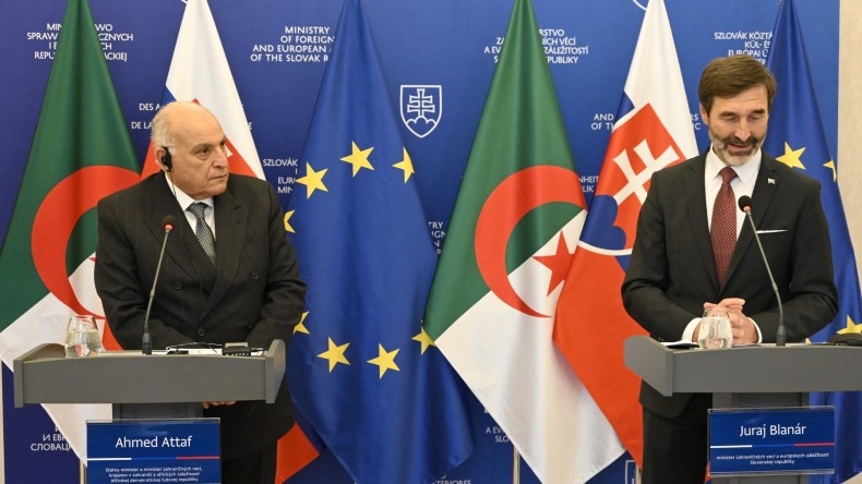 الجزائر وسلوفاكيا توقعان على إعلان مشترك لضبط أولويات التعاون الثنائي