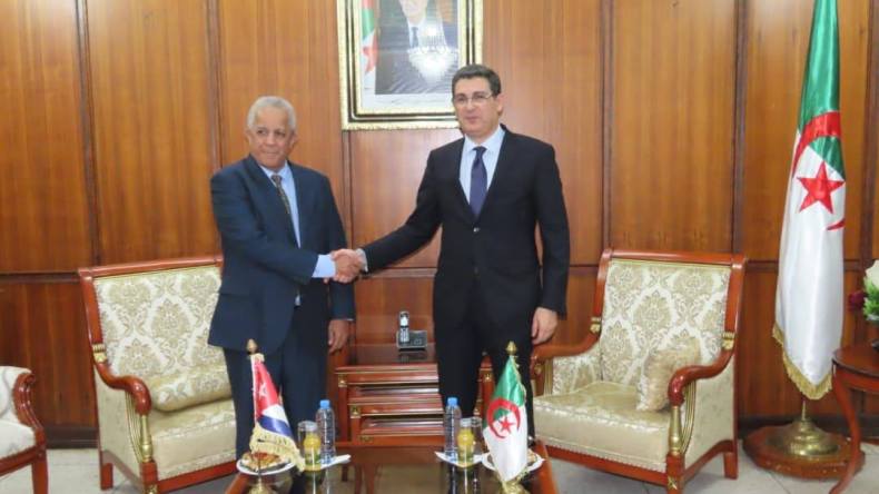 الجزائر تراهن على الخبرة الكوبية لتطوير التطبيب عن بُعد