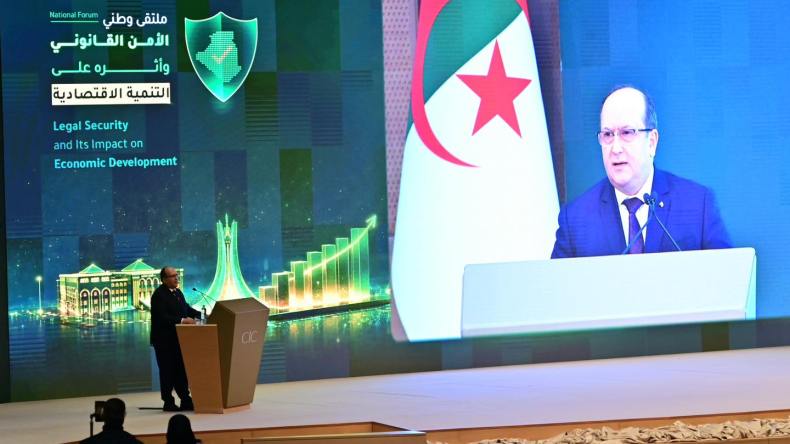 الوزير الأول يؤكد أهمية الأمن القانوني لدفع الاستثمار والابتكار