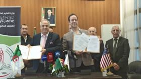 اتفاقية تعاون بين جامعة علوم الصحة و “جونز هوبكنز” الأمريكية