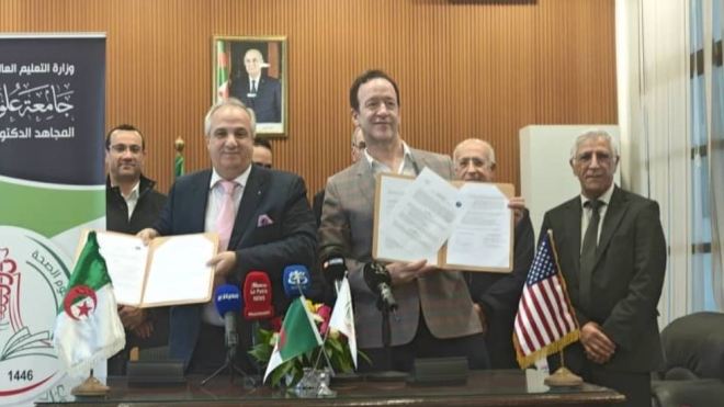 اتفاقية تعاون بين جامعة علوم الصحة و “جونز هوبكنز” الأمريكية