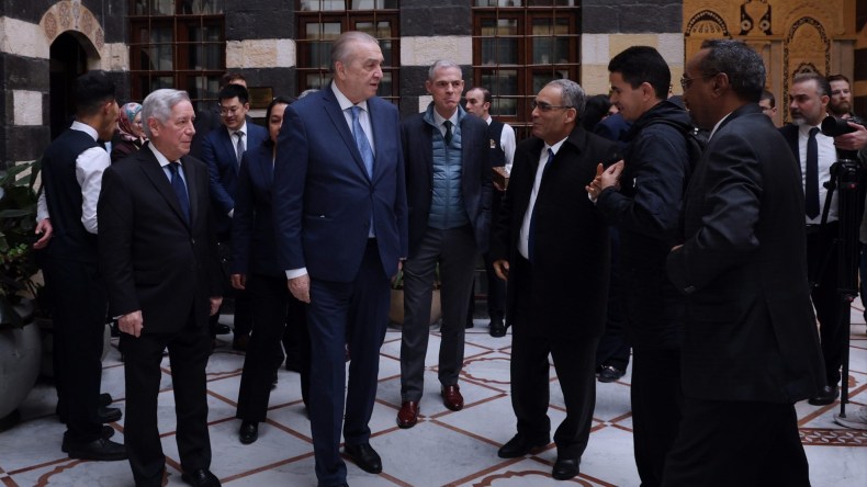 بن جامع في دمشق.. زيارة تاريخية لوفد مجلس الأمن لسوريا