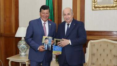 الرئيس تبون يستقبل البروفيسور إلياس زرهوني