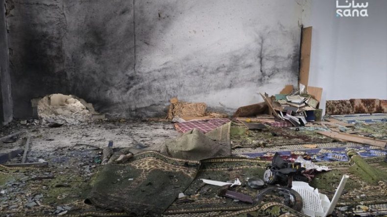 قتلى وجرحى في انفجار داخل مسجد بمحافظة حمص