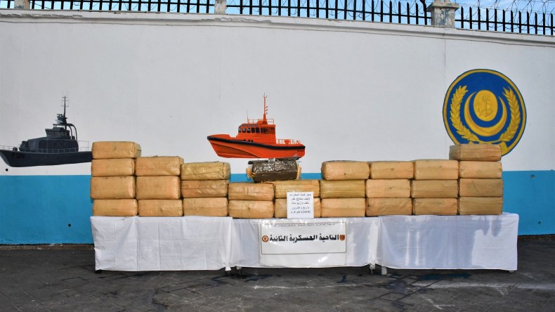 دفاع.. حجز 26 قنطارًا من الكيف المعالج عبر الحدود مع المغرب