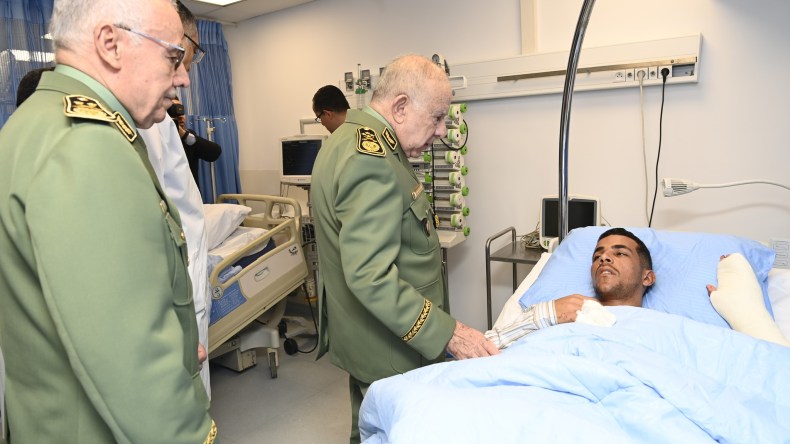 حادث بني عباس.. الفريق أول شنقريحة يتفقد الجرحى