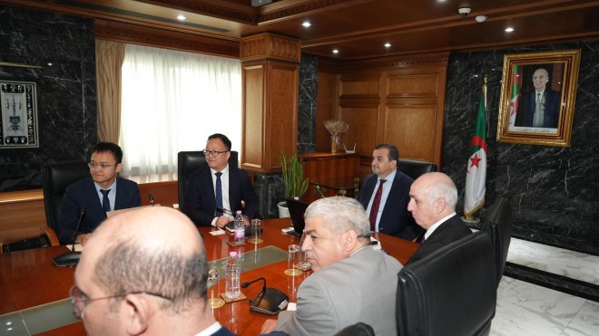 عرقاب يبحث مع مجمع “أنتون” الصيني تطوير حقول المحروقات باستخدام التكنولوجيات الحديثة