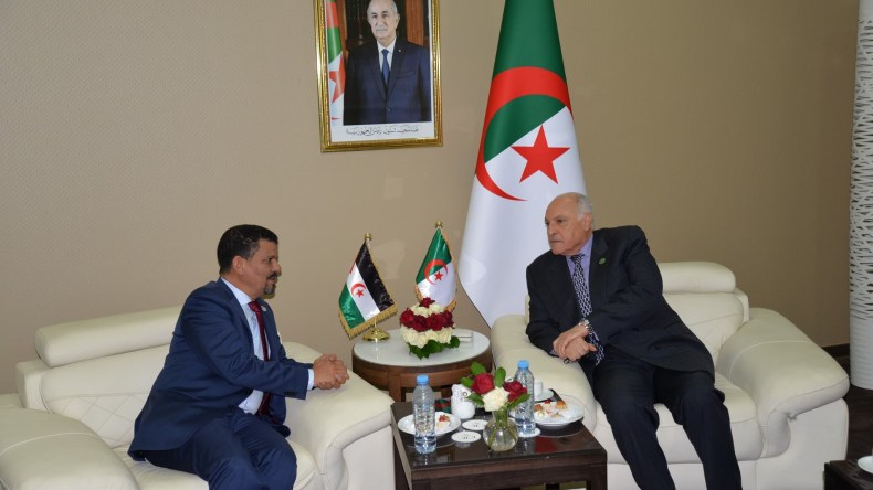 عطاف يبحث مع نظيره الصحراوي تمكين الشعب الصحراوي من حقه في تقرير المصير