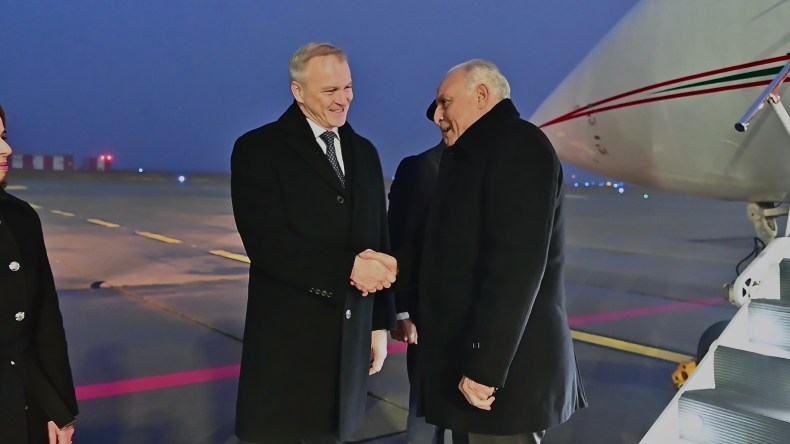 عطاف يحل بسلوفاكيا في زيارة رسمية