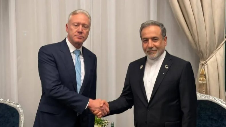 وزير خارجية لبنان يرفض دعوة عراقجي لزيارة طهران