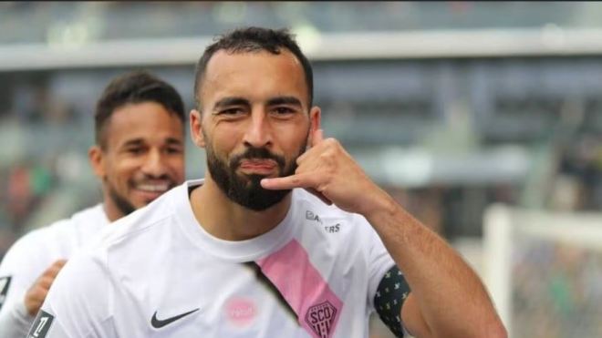 قطار عبدلي يدخل نفقا مظلما