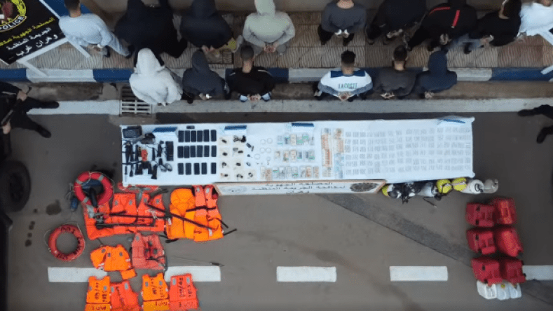 توقيف 15 متّهما بتدبير رحلات الهجرة غير الشرعية عبر البحر في وهران (فيديو)