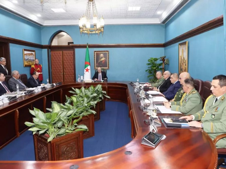 Le président de la République préside une réunion du Haut conseil de sécurité