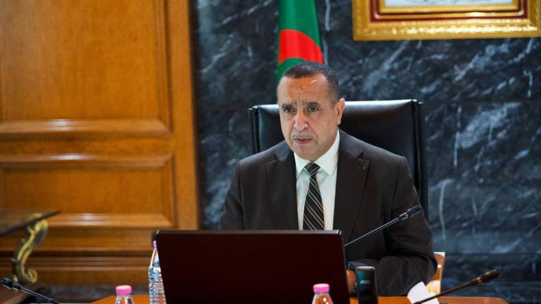 عجال يترأس اجتماع لدراسة ملفات تتعلق بنشاط وتسيير مصالح القطاع