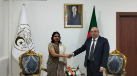 الجزائر والهند تبحثان فرص التعاون والاستثمار في الصناعة الصيدلانية