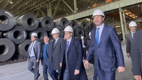 رزيق يشرف على أول عملية لتصدير صفائح الحديد لمجمع توسيالي في 2026