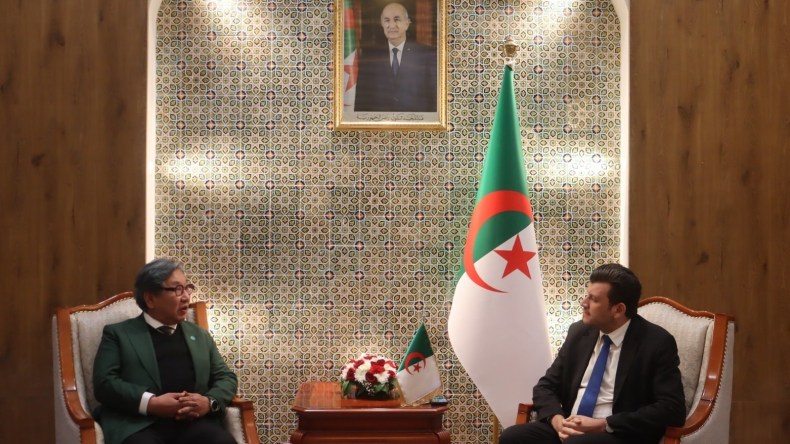 الجزائر والمعهد العالمي للنمو الأخضر يبحثان تعزيز التعاون في هذا المجال