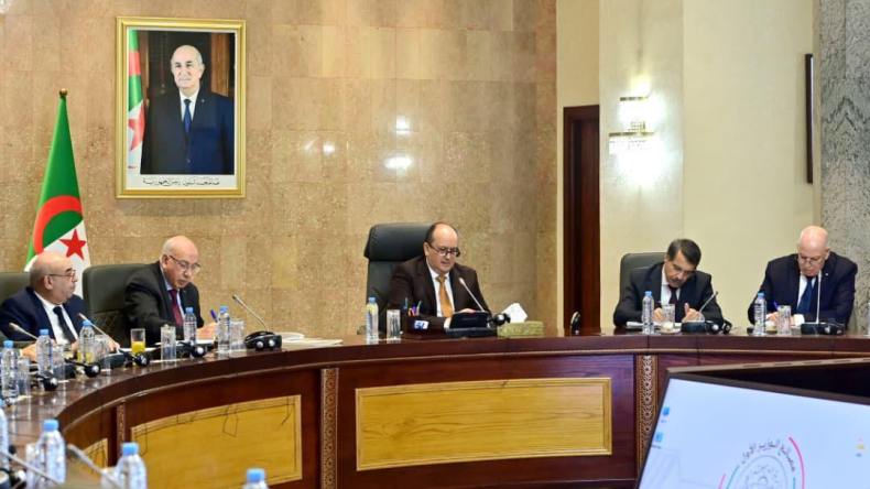 الوزير الأول يترأس الدورة الأولى للمجلس الوطني للاستثمار