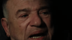 لحظة العثور على منتج “باب الحارة” بعد 4 أشهر من الاختطاف (فيديو)