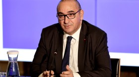 وزير الداخلية الفرنسي يردّ على سيغولين روايال