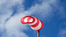 الأرصاد الجوية: توقّع انخفاض سرعة الرياح في وسط وغرب البلاد بداية من أمسية الأربعاء