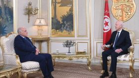 التعاون الثنائي والملف الليبي محور لقاء عطاف بالرئيس التونسي