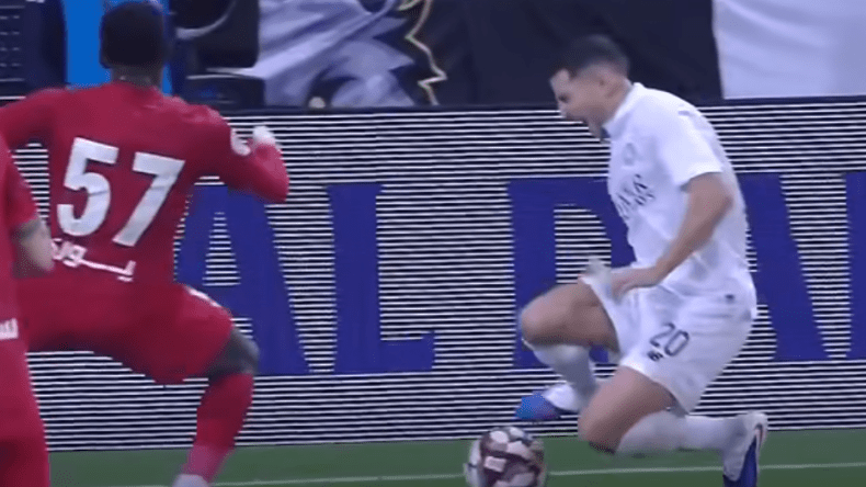 إصابة خطيرة قد تحرم يوسف عطال من المونديال (فيديو)