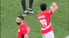 بسبب توجيه إشارات.. “كاف” يعاقب ثنائي منتخب مصر