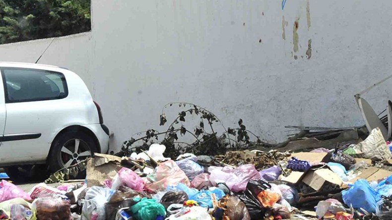 أكياس قمامة موحدة للحد من فوضى الرمي العشوائي !