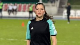 إيقاف لاعب لِمدّة سنة اعتدى على الحكمة محاط بـ “الخنق”!