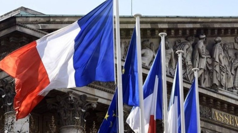 باريس تهدد بسحب الإقامة من المحتفلين بفوز فرقهم في كأس إفريقيا!