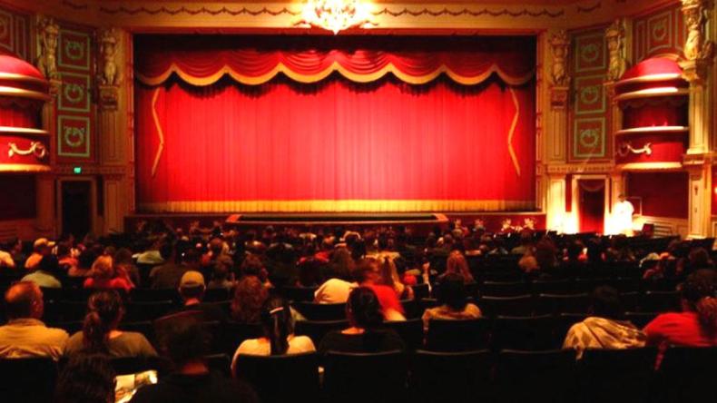 أَلقوا بعروض جيدة على الركح.. يحتفِ بها الجمهور