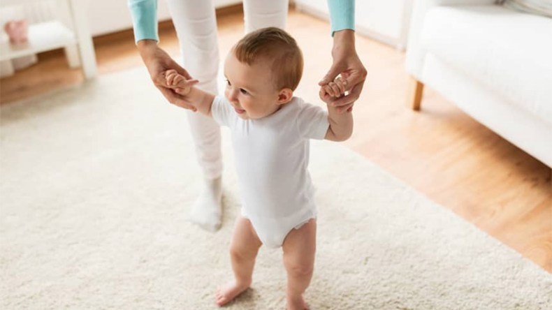 عادات شعبية ضارة لتشجيع الأطفال على المشي