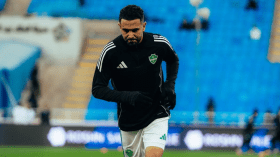 محرز يرد على أنباء رحيله عن الأهلي السعودي