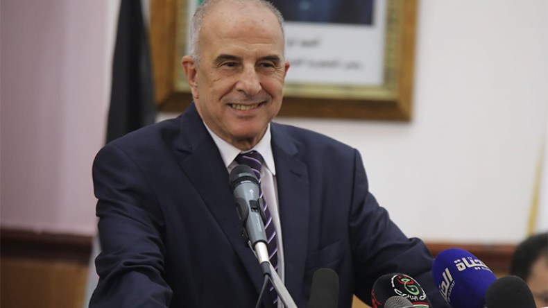 اجتماع مستعجل مع نقابات سيارات الأجرة وناقلي البضائع والمسافرين