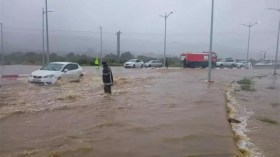 أمطار طوفانية تشل الطرقات بعدد من الولايات