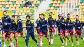 بِعشرة لاعبين.. “الكناري” يفلت من فخّ الرويسات