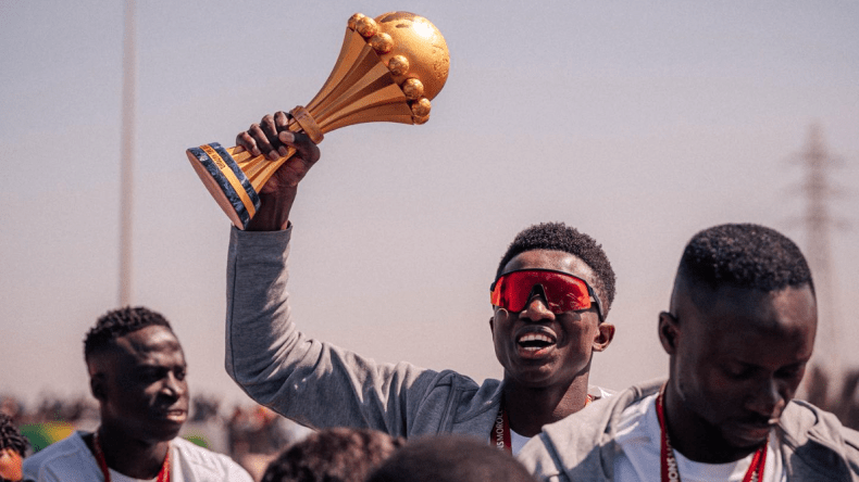 الرئيس السنغالي يرصد مكافـآت استثنائية بعد التتويج بـ”كان” 2025