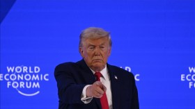 Donald Trump ironise sur Emmanuel Macron et ses lunettes de soleil