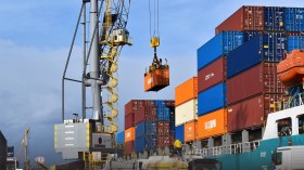 ميناء جن جن يسجّل أول عملية “شحن عابر” على المستوى الوطني