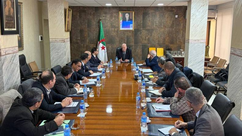 وزارة الصناعة تدرس إدراج الأوحال الناتجة عن معالجة مياه الصرف الصحي في صناعة الاسمنت